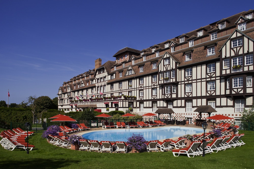 Hôtel Barrière L'Hôtel du Golf Deauville hotel boeken in Saint-Arnoult België bij Hotelboeken.be