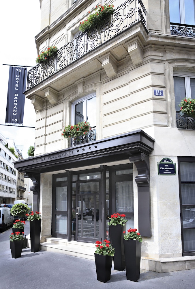 Hotel Bassano hotel boeken in Parijs België bij Hotelboeken.be